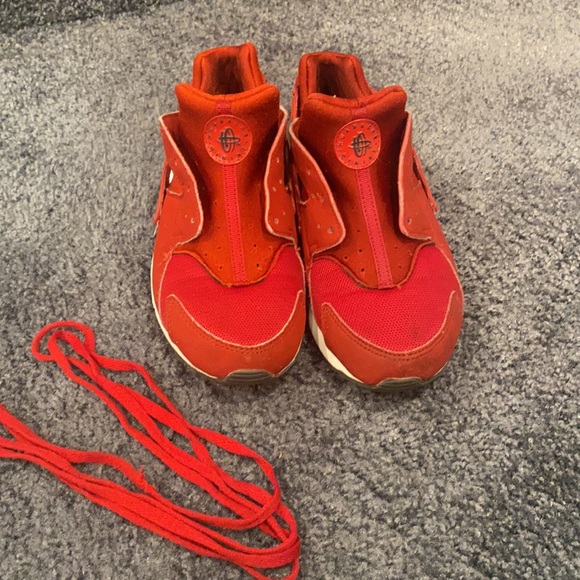 Huarache blood red sneakers-size 3yr UC - Picture 11 of 13